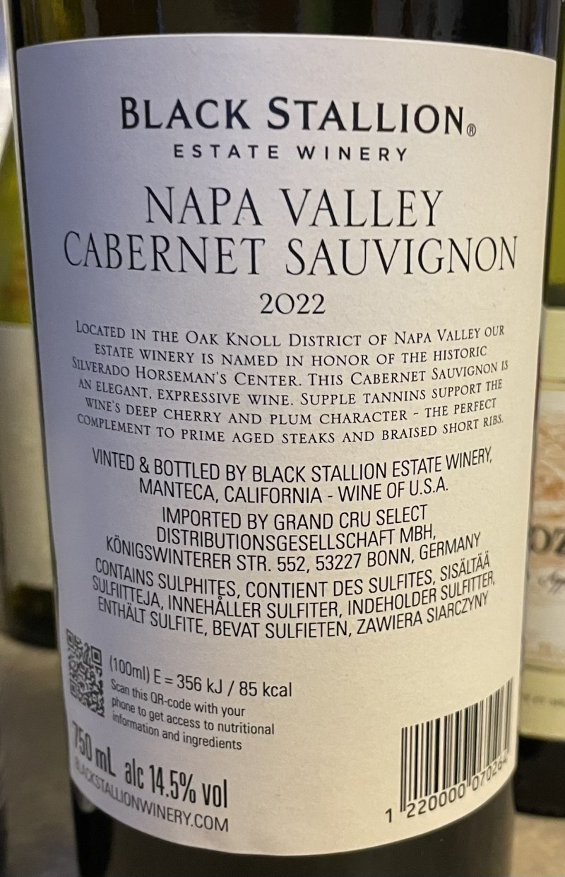 Baksida av Black Stallion Cabernet Sauvignon