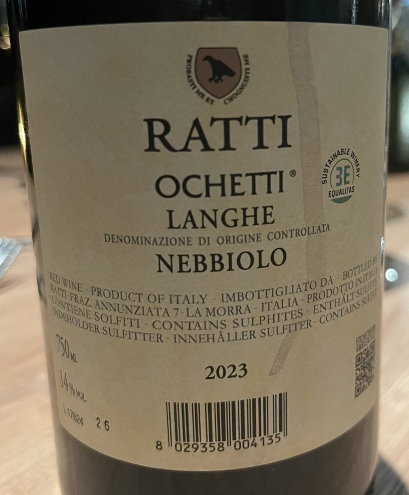 Baksida av Ratti Ochetti Langhe Nebbiolo